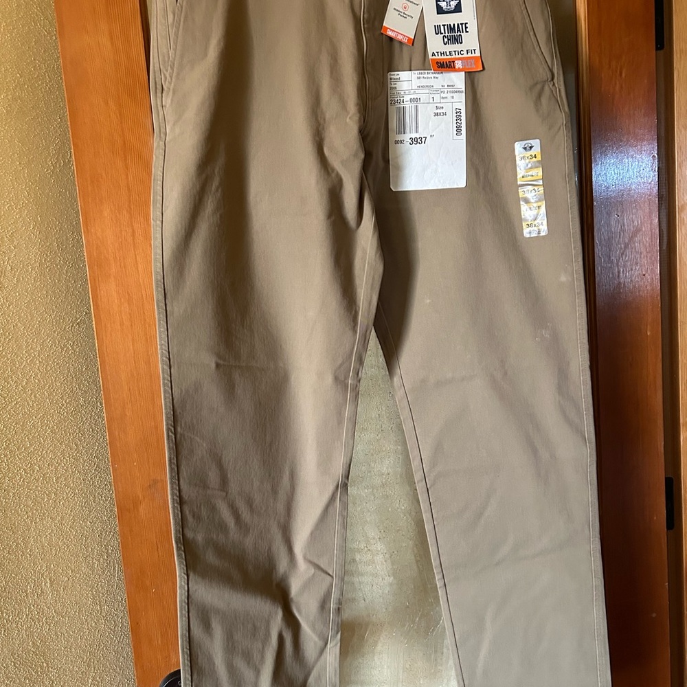 Dockers Men's Tan Chinos